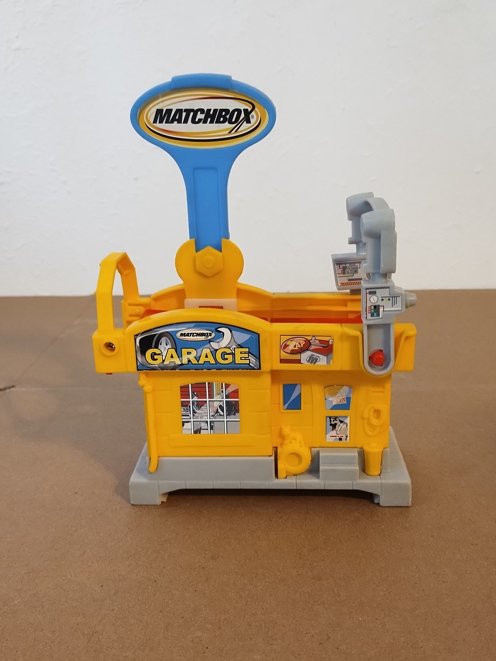 MATCHBOX HERO CITY 2003 GARAGE Replacement Piece Part